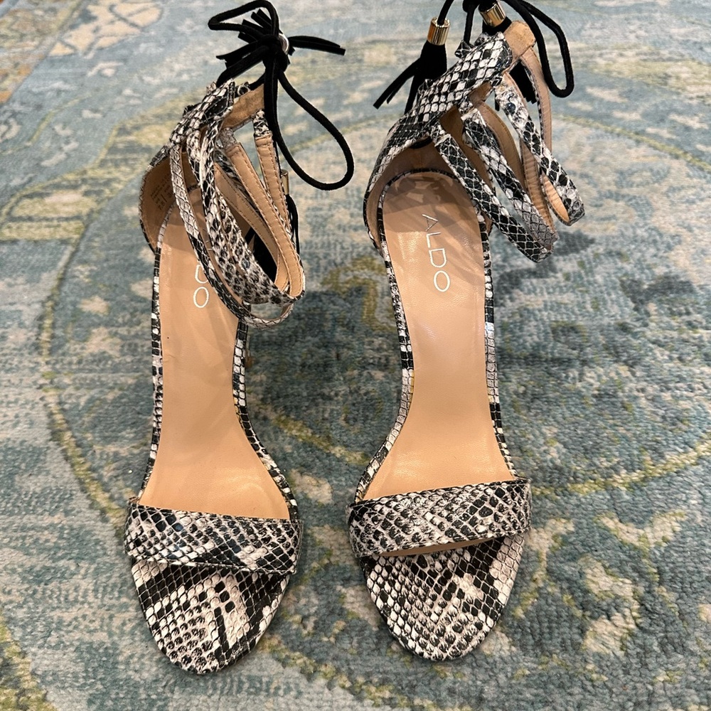 Sz 7.5 Aldo Snake Skin Heels with Tie Up back. Like New.